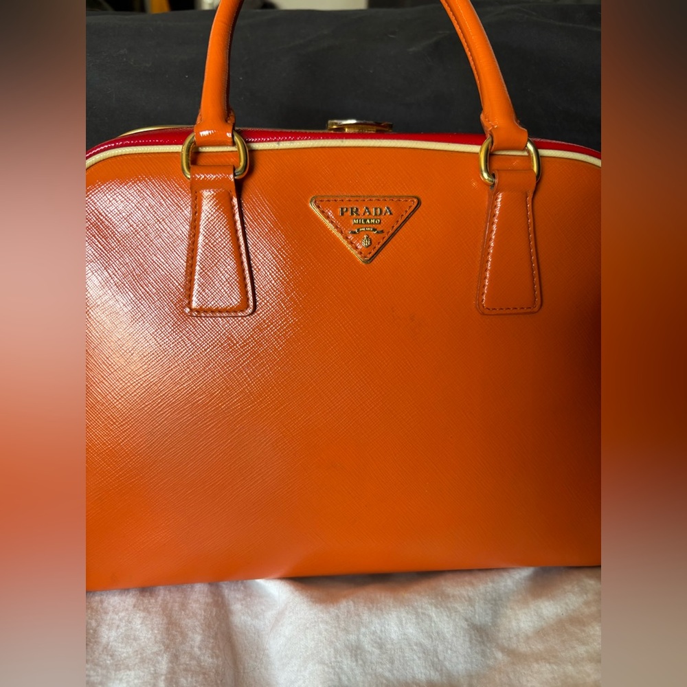 PRADA | RARE Limited Edition Papaya and Rosso Saffiano Vernice Pyramid Frame Bag - Picture 3 of 16